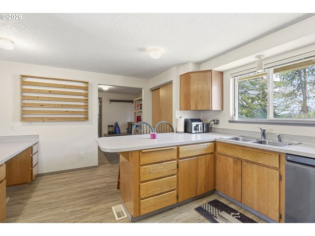 506 CHURCH St, Kelso, WA 98626