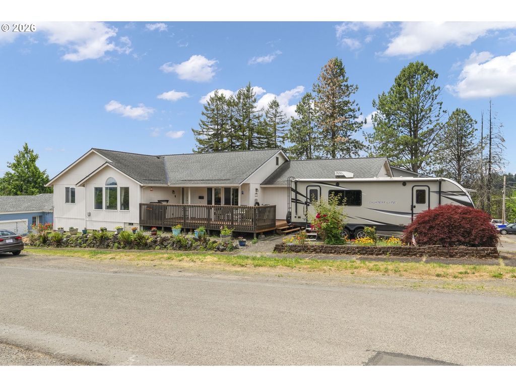 506 CHURCH St, Kelso, WA 98626