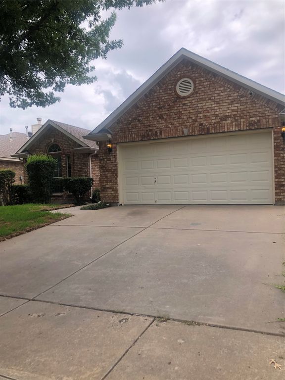 204 Bayfield Drive, Mansfield, TX 76063