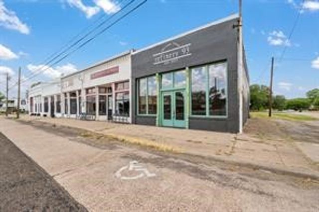 100 S Main Street, Milford, TX 76670