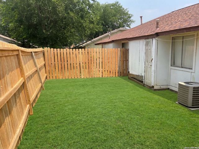 8833 Meadow Range, San Antonio, TX 78250