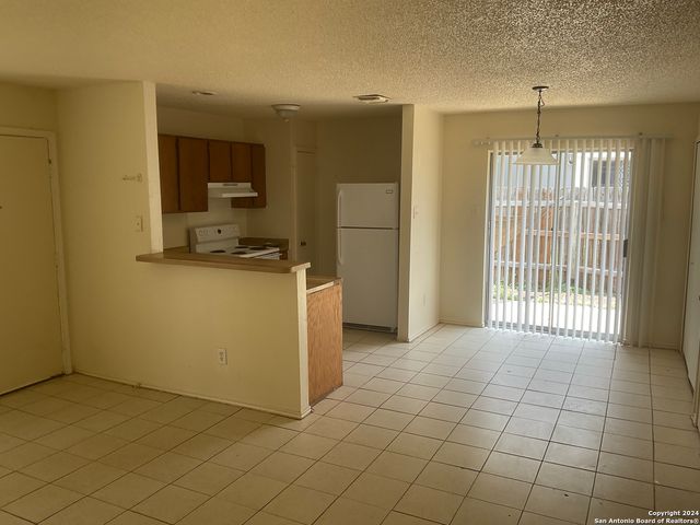 8833 Meadow Range, San Antonio, TX 78250