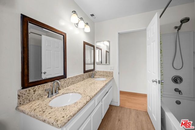 12334 Runnymede Street 5, Los Angeles, CA 91605