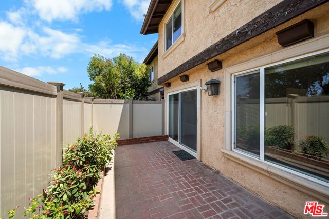 12334 Runnymede Street 5, Los Angeles, CA 91605