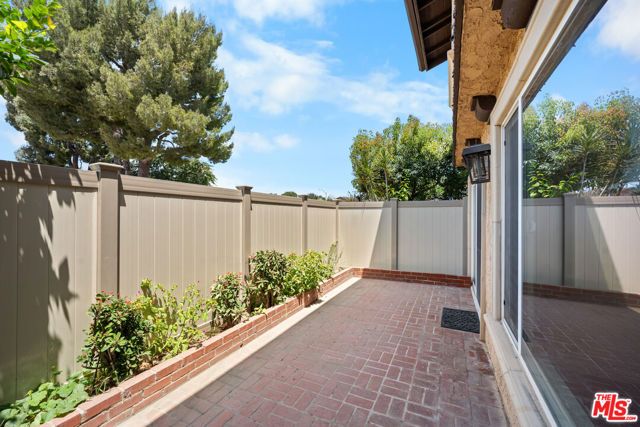12334 Runnymede Street 5, Los Angeles, CA 91605