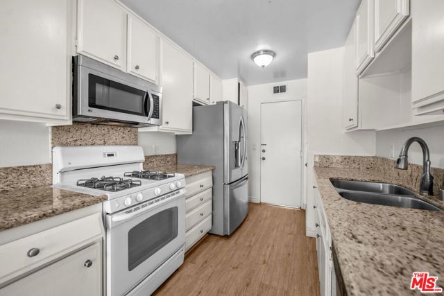 12334 Runnymede Street 5, Los Angeles, CA 91605