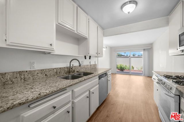 12334 Runnymede Street 5, Los Angeles, CA 91605
