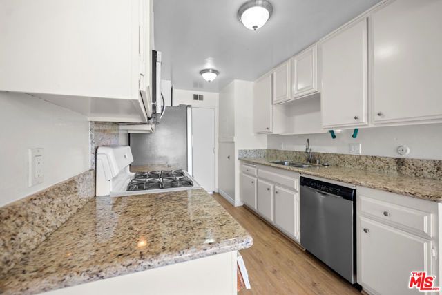 12334 Runnymede Street 5, Los Angeles, CA 91605