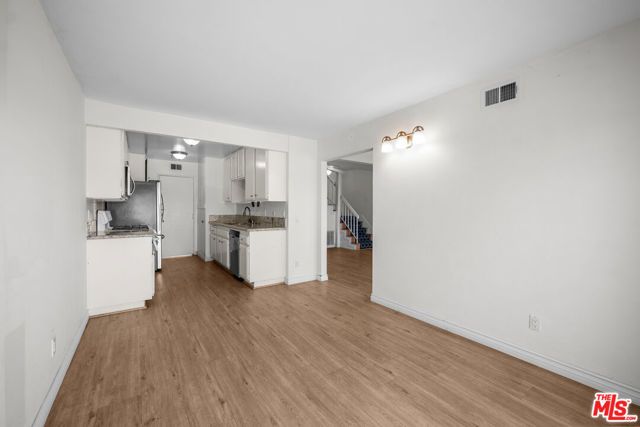 12334 Runnymede Street 5, Los Angeles, CA 91605