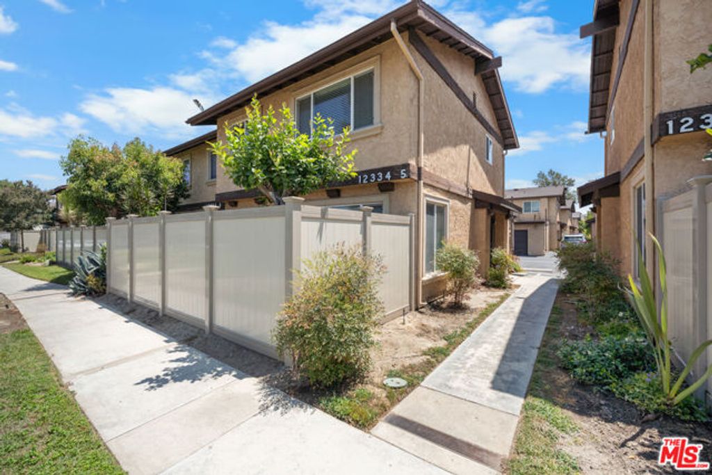 12334 Runnymede Street 5, Los Angeles, CA 91605