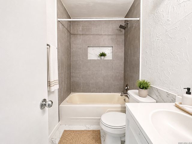 6611 Southpoint St Apt 128, San Antonio, TX 78229