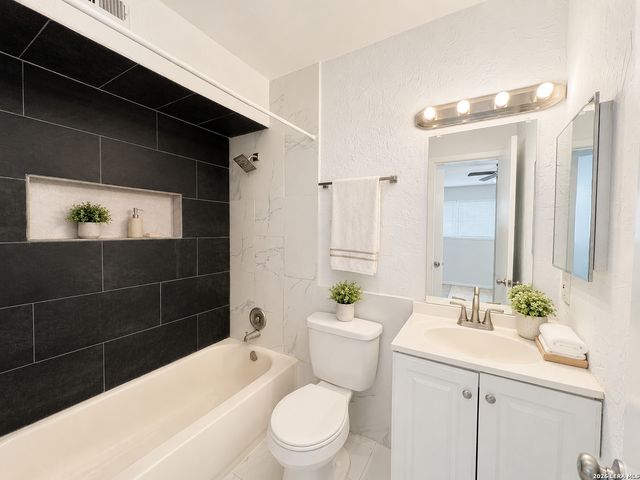6611 Southpoint St Apt 128, San Antonio, TX 78229