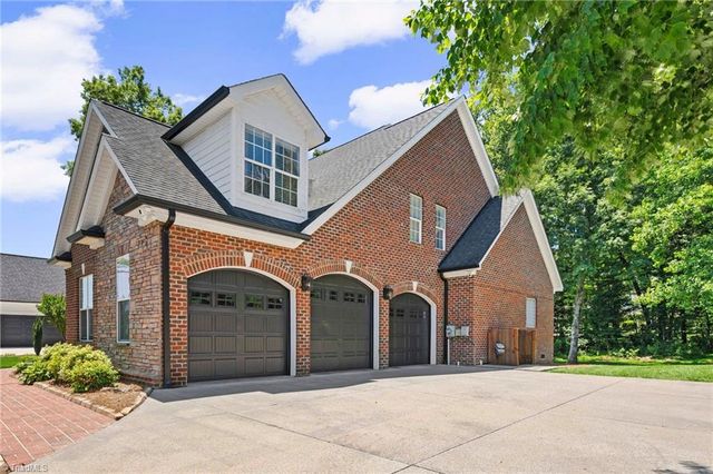 225 Heatherwood Drive, Winston-salem, NC 27107