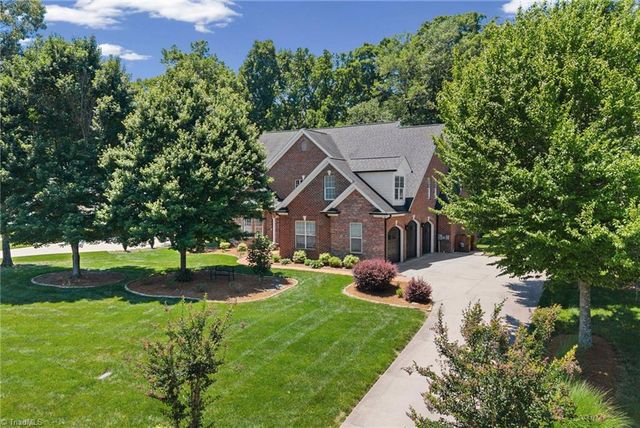 225 Heatherwood Drive, Winston-salem, NC 27107