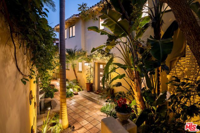 7050 La Presa Drive, Los Angeles, CA 90068