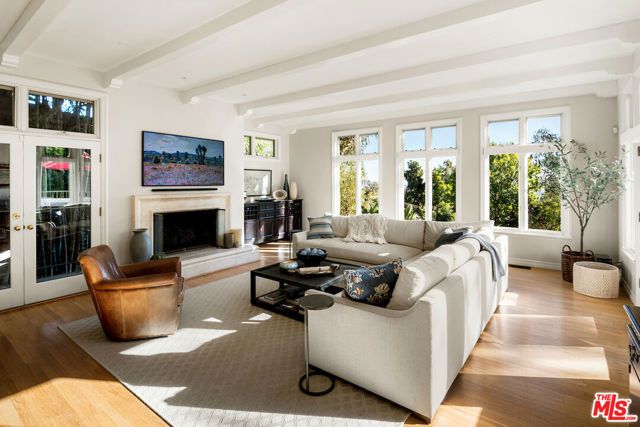 7050 La Presa Drive, Los Angeles, CA 90068