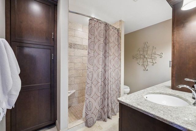 306 W Juniper DRIVE, Grafton, WI 53024