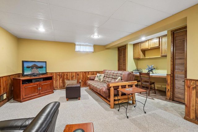 306 W Juniper DRIVE, Grafton, WI 53024