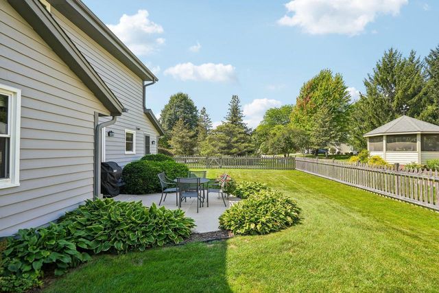 306 W Juniper DRIVE, Grafton, WI 53024