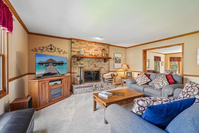 306 W Juniper DRIVE, Grafton, WI 53024