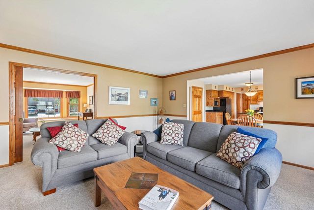 306 W Juniper DRIVE, Grafton, WI 53024