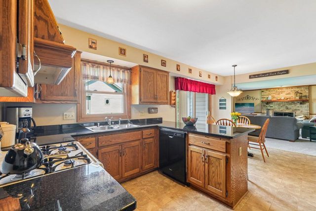 306 W Juniper DRIVE, Grafton, WI 53024