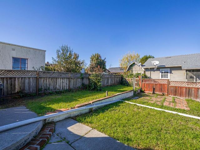 35 Sycamore Street, Watsonville, CA 95076