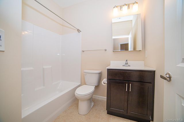 6 Sophia Court, West Babylon, NY 11704