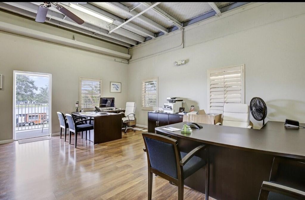 Image 2 of property listing at 3080 Fairlane Farms Road 3, Wellington, FL 33414