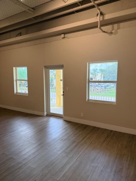 Image 5 of property listing at 3080 Fairlane Farms Road 3, Wellington, FL 33414