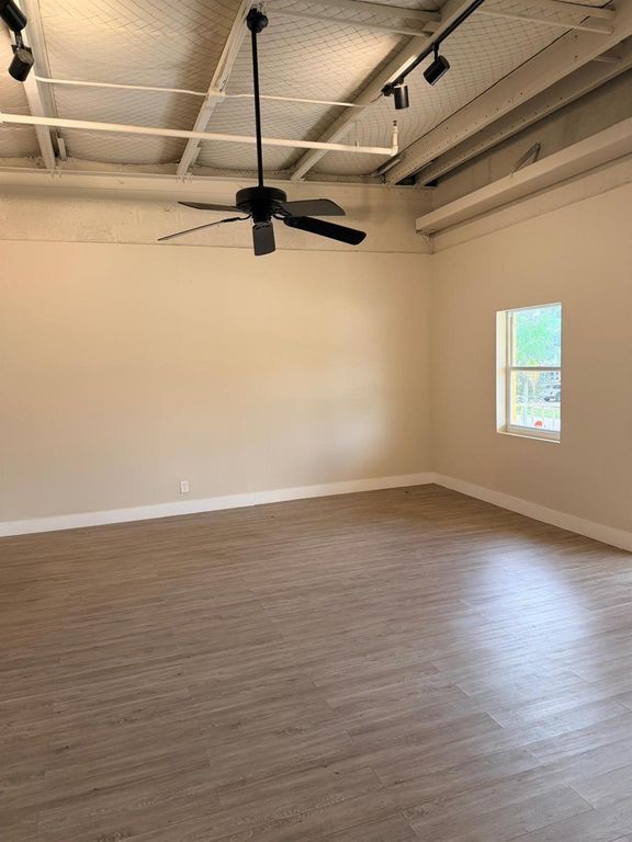 Image 6 of property listing at 3080 Fairlane Farms Road 3, Wellington, FL 33414