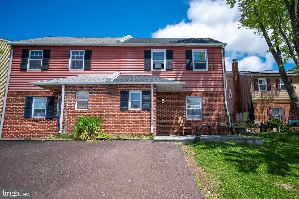7 NAYLOR CT, Quakertown, PA 18951