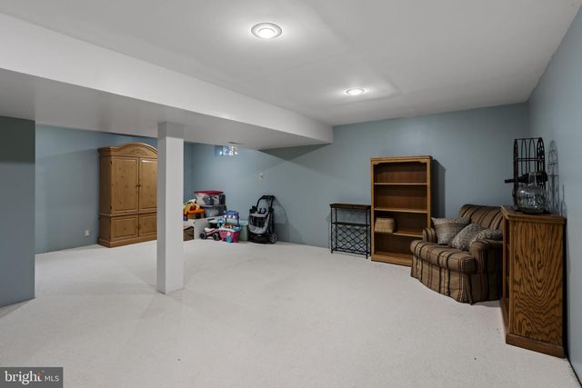 3 DUTTON CT, York, PA 17402