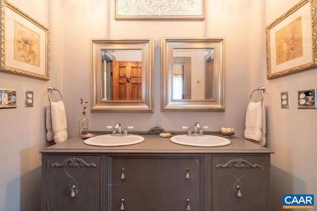 2004 SEVEN MEADOWS LN, Appomattox, VA 24522