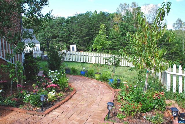 2004 SEVEN MEADOWS LN, Appomattox, VA 24522