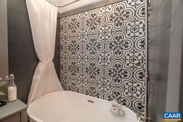 2004 SEVEN MEADOWS LN, Appomattox, VA 24522