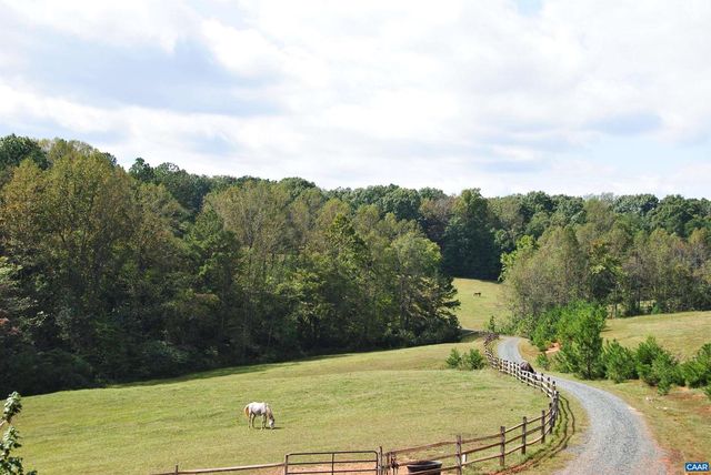 2004 SEVEN MEADOWS LN, Appomattox, VA 24522