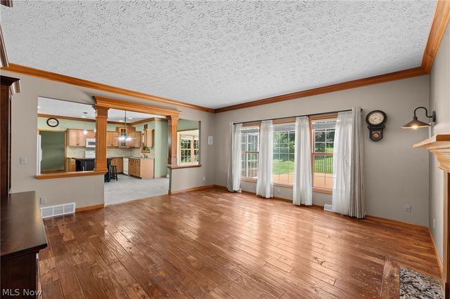 1413 Ashford Glen Lane, Sagamore Hills, OH 44067