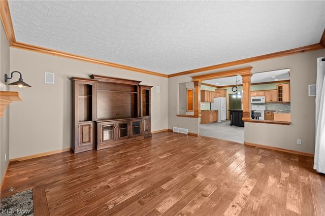1413 Ashford Glen Lane, Sagamore Hills, OH 44067