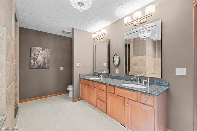 1413 Ashford Glen Lane, Sagamore Hills, OH 44067