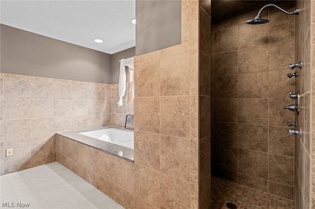 1413 Ashford Glen Lane, Sagamore Hills, OH 44067
