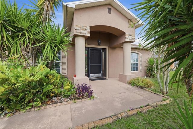 403 SW 28th PL, Cape Coral, FL 33991