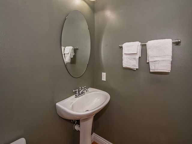 2010 Michael Drive, Baldwin Boro, PA 15227