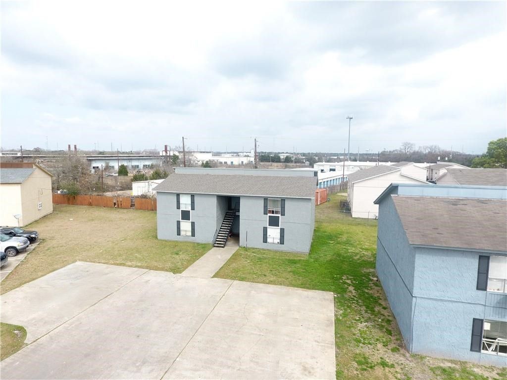 2703 Evergreen Circle, Bryan, TX 77801