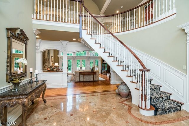 22 Sunset Ln, Upper Saddle River Boro, NJ 07458