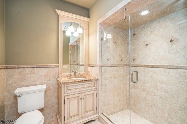 22 Sunset Ln, Upper Saddle River Boro, NJ 07458