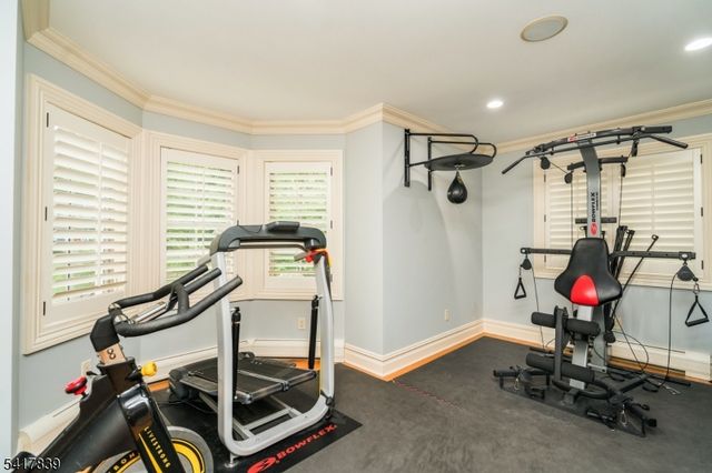 22 Sunset Ln, Upper Saddle River Boro, NJ 07458