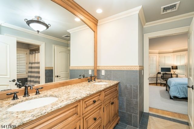 22 Sunset Ln, Upper Saddle River Boro, NJ 07458