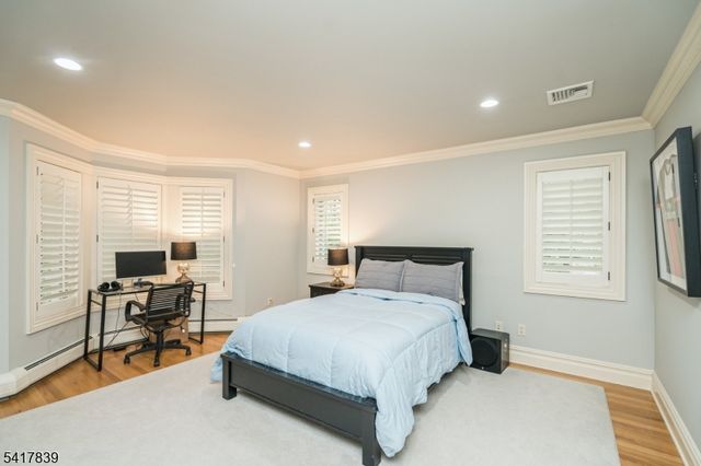 22 Sunset Ln, Upper Saddle River Boro, NJ 07458
