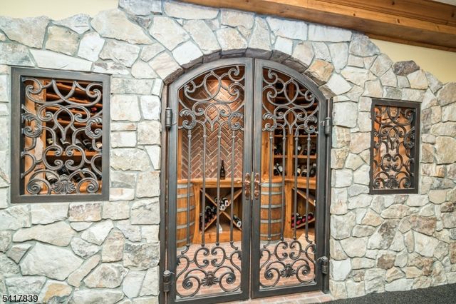 22 Sunset Ln, Upper Saddle River Boro, NJ 07458